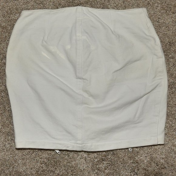 White double-zipper miniskirt from Brazil - Picture 2 of 6